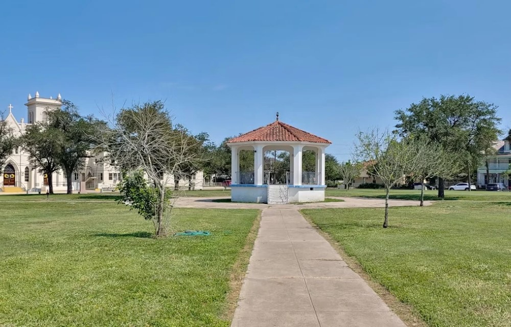 Padre Pedro Plaza in Alice Pictures